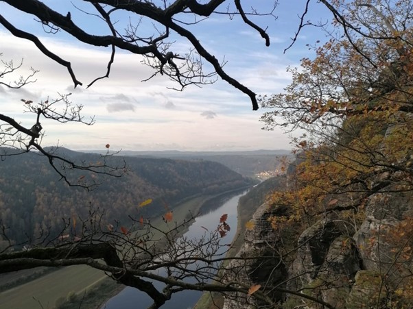 Blick vom Berg auf die Elbe