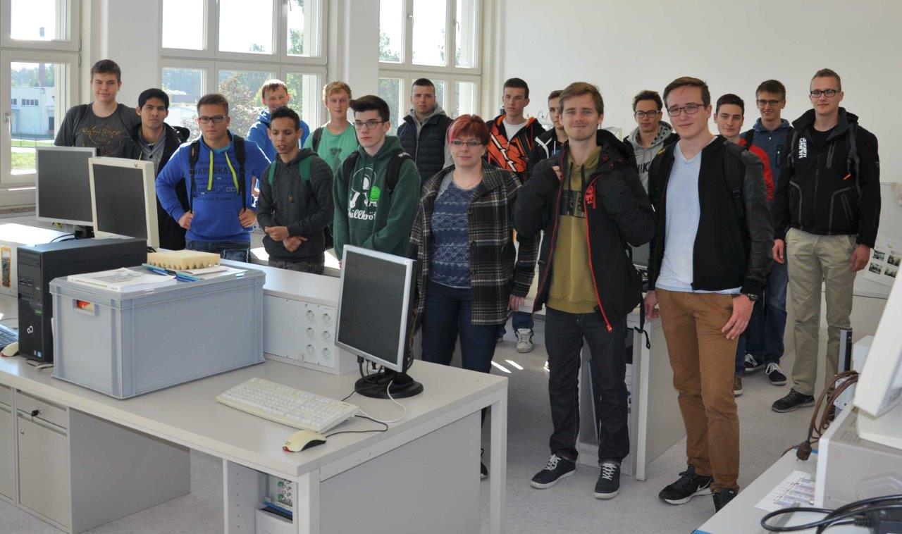 Bild 1: Matrikel 2015 - Studiengang Automatisierung und Mechatronik