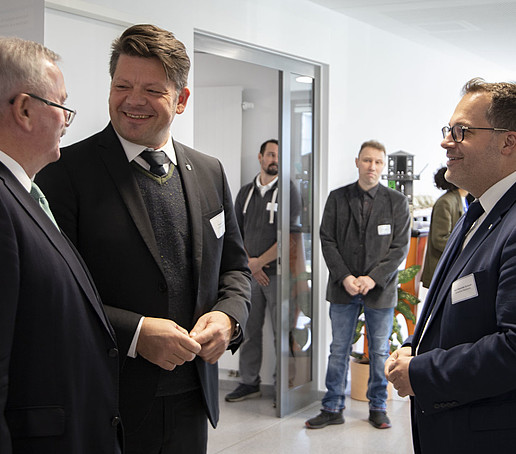 Rektor der HSZG Prof. Alexander Kratzsch (re.) im Gespräch mit Prof. Reimund Neugebauer, Präsident der Fraunhofer-Gesellschaft, und Oberbürgermeister der Stadt Zittau Thomas Zenker (v.l.n.r)
