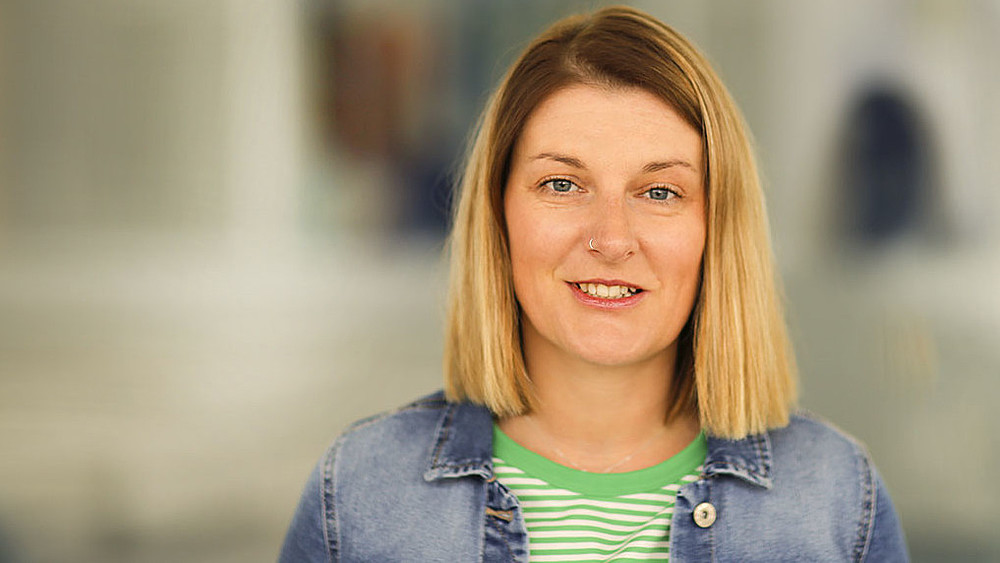 Kristin Groß lächelt in die Kamera.