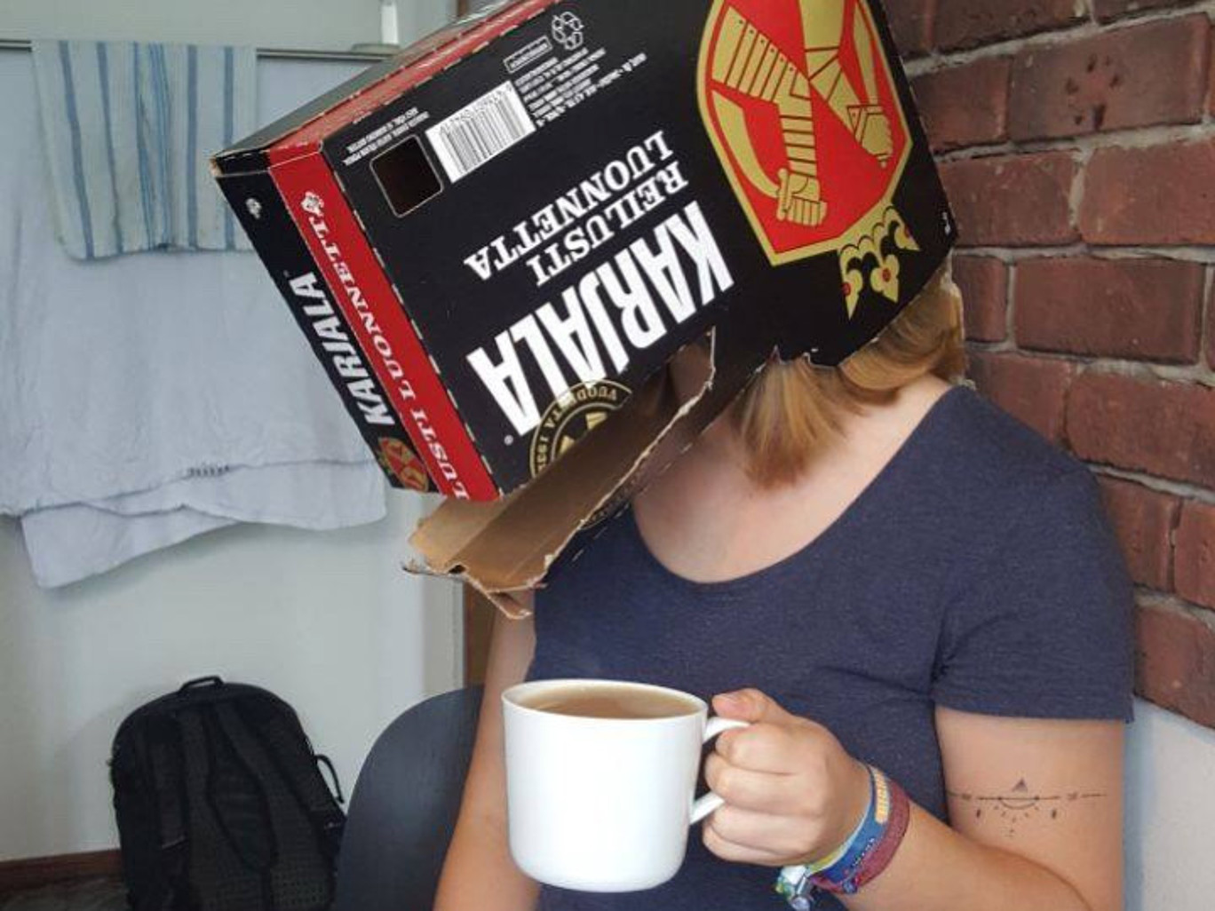 Frau mit Kaffee